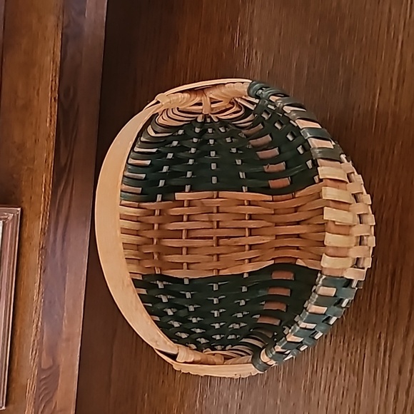Hershberger MN Amish made Melon basket in green - Picture 2 of 4